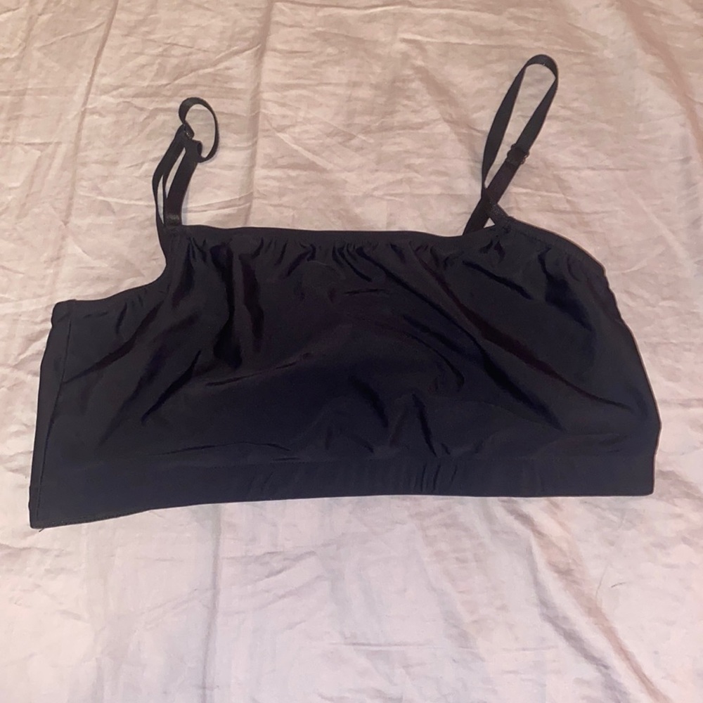 Black sports bra
